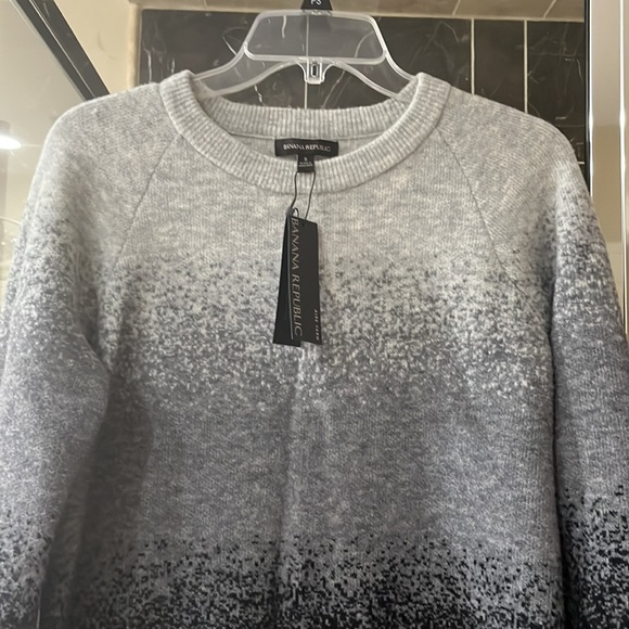 Banana Republic ombré gray/black sweater, size S, NWT. - Picture 2 of 9